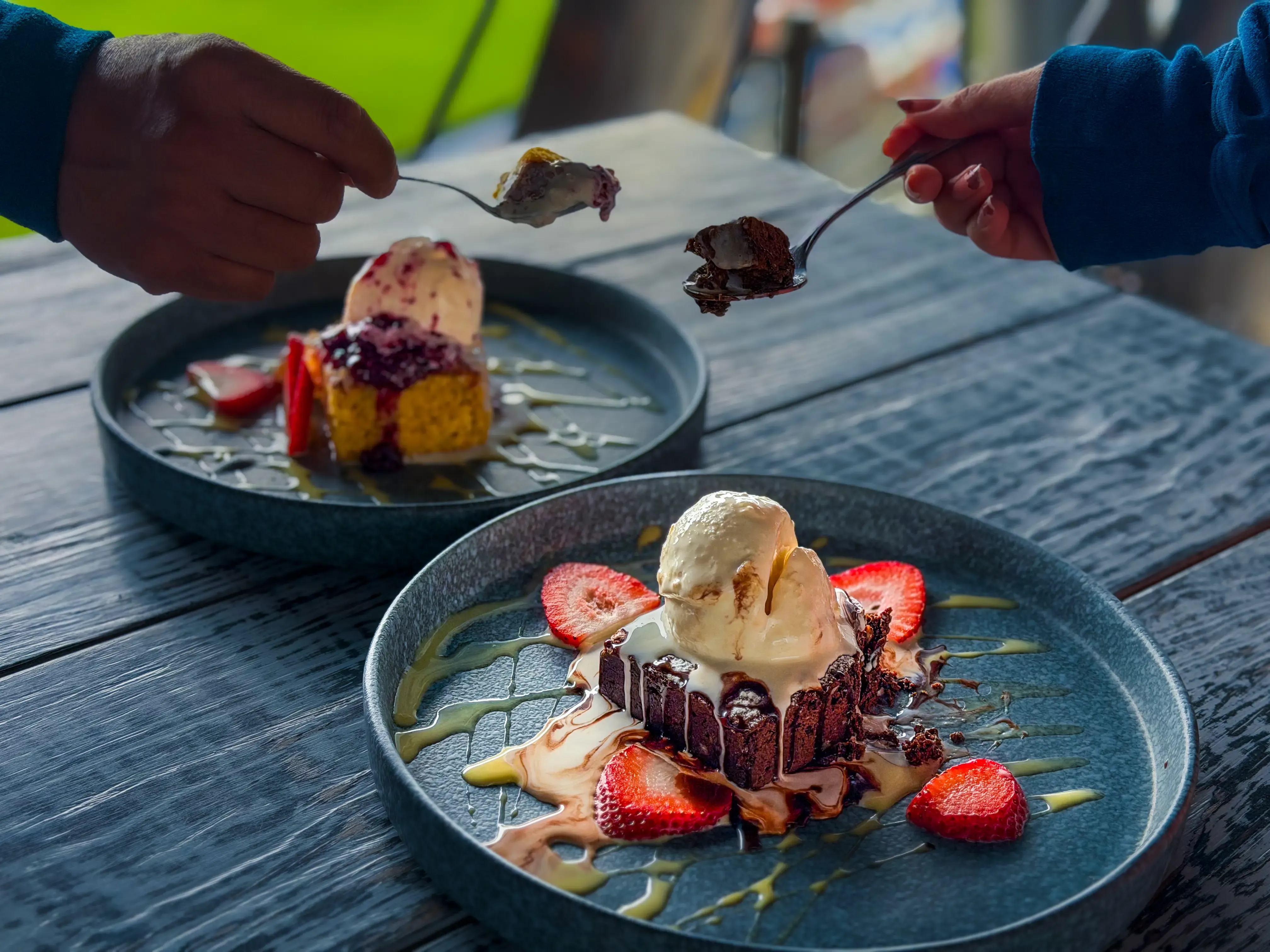 Promo Jueves — Ensaladas + Postres